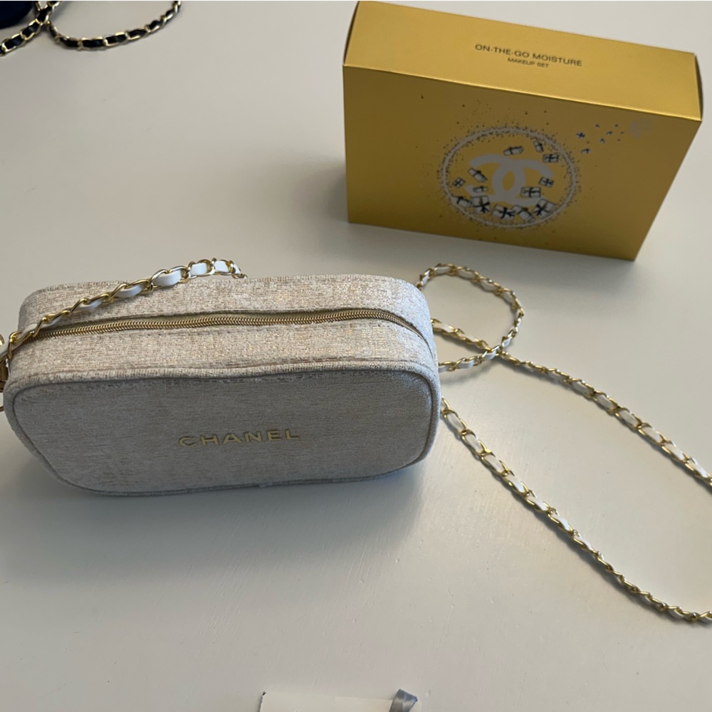 Chanel Holiday Gift Set Cosmetic Pouch On The Go Moisture MakeUp (no product)